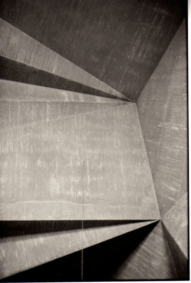 Analoge Fotografie, ´Lob ´Lob des Raumes, Sankt Gertrud `, 09.2010, G. Böhm, Cologne, black and white silver gelantine print, 21,7 cm x 14,8 cm, Kuenstlerin-Koeln