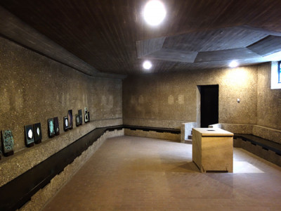 ´reflecting space`, 2022, crypta, installation view, St. Gertrud (concret brutalism, G. Böhm), photography, artit-cologne © Claudia Larissa Artz, Kuenstlerin-Koeln