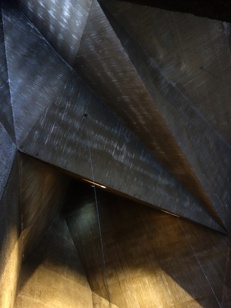 St Gertrud, cologne, ceiling, concret brutalism (Gottfried Böhm), Kuenstlerin-Koeln, ©Claudia Larissa Artz