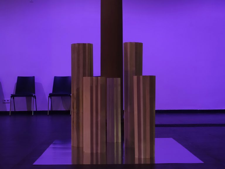 exhibition view, ´Night of Lights`, colored light, ´LOB DES RAUMES`, Künstlerin-Köln © Claudia Larissa Artz, Kuenstlerin-Koeln