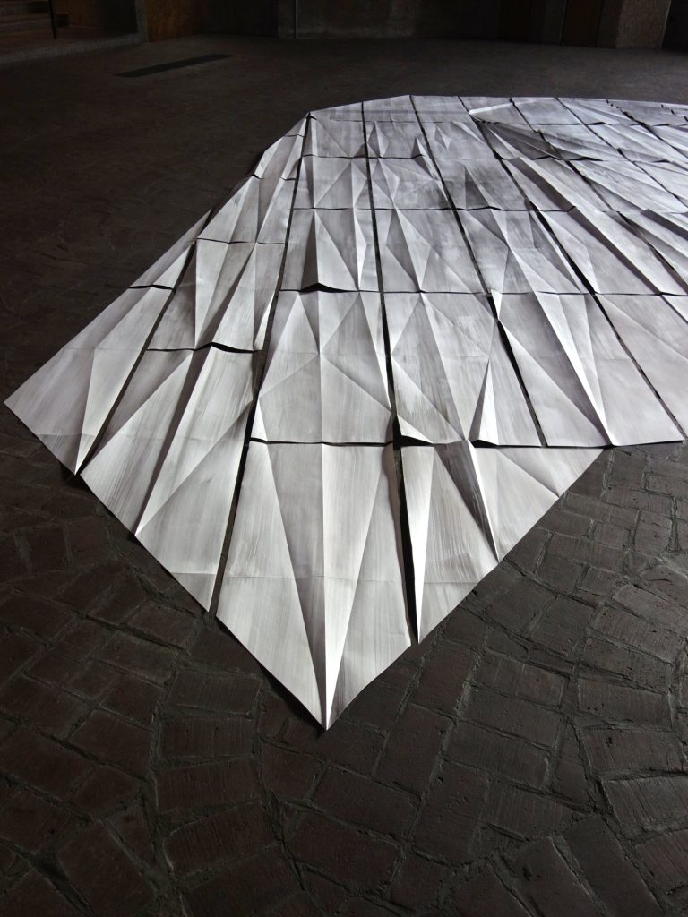 ´refelcting space (für Gottfried Böhm)`, 2022, side specific work in St. Gertrud, cologne, Kuenstlerin-Koeln