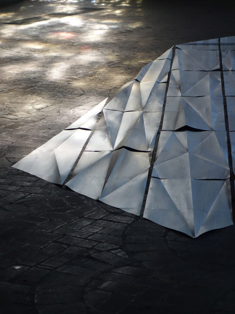 ´refelcting space (für Gottfried Böhm)`, 2022, side specific work in St. Gertrud, cologne, Kuenstlerin-Koeln