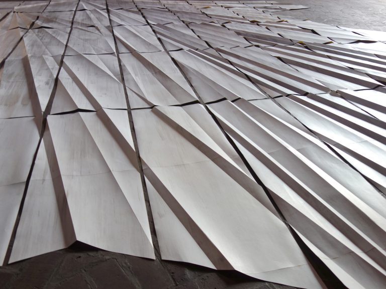 ´refelcting space (für Gottfried Böhm)`, 2022, side specific work in St. Gertrud, cologne, Kuenstlerin-Koeln