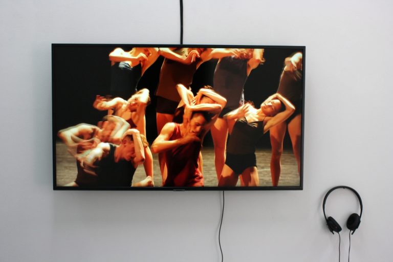 Deutscher Küntlerbund Berlin, M-bodi-ment-A, exhibition view, Batsheva Dance Co