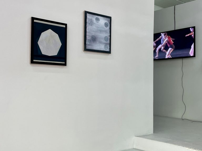 Deutscher Küntlerbund Berlin, M-bodi-ment-A, exhibition view, Claudia Larissa Artz, Ohad Naharin, Batsheva Dance Co © Claudia Larissa Artz